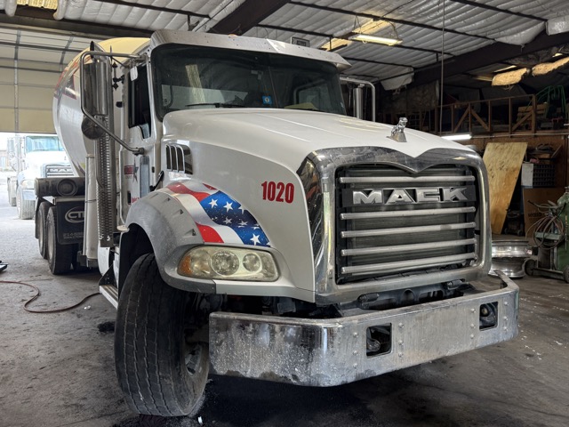 2017 Mack GU w/10.5 yd McNeilus Standard Mixer - Image 12